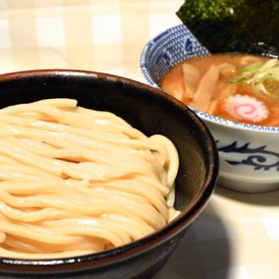 製麺一筋50年の名人より直伝の自家製手作り麺を毎日ご用意いたします。小麦の旨味を生かした生麺です。昼は清湯スープつけ麺、夜は創業からのトリプルスープのつけ麺にて、色々な種類の麺の美味しさを引き出します。国分寺市本町2-2-15営業時間昼11時15〜14時半LO、夜17時半〜21時15分LO定休日月曜、土曜臨時営業有り