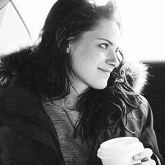 ohkriststew's profile picture. kristen stewart aka queen of middle finger up.