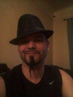 Signal Father of 3 wonderful boys from 3 past realaships custudy of my second son of 13 . Gamer as well heavly into Rockband 4 on PS4 stream as well cheers