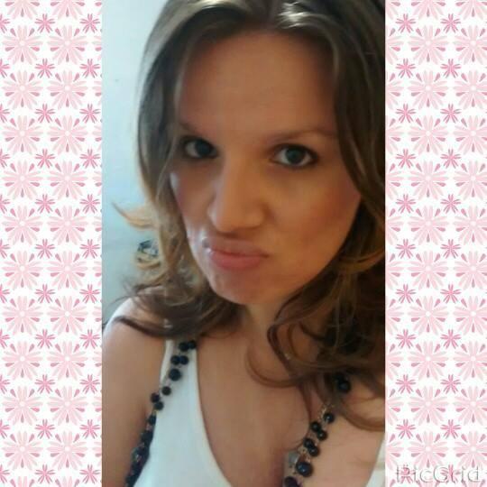 SilviaBento2112's profile picture. *Mas ultimamente eu ando vivendo de momentos... Curtindo um dia de cada vez e deixando de lado as preocupações e ansiedades quanto ao futuro.