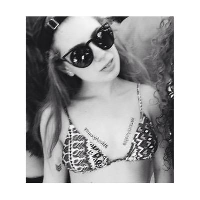 karincaylen's profile picture. i just love chicken nuggets so much 
1/7 (SOBO) 0/6