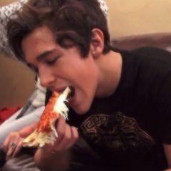 low quality pictures of Austin are what I live for