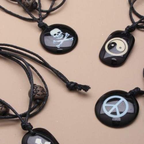 LoomBands2014's profile picture. I sell diff jewellery.Iv also auctions on eBay and free giveaways on my Loom Band/leather bracelet Facebook page.Please LIKE and SHARE.