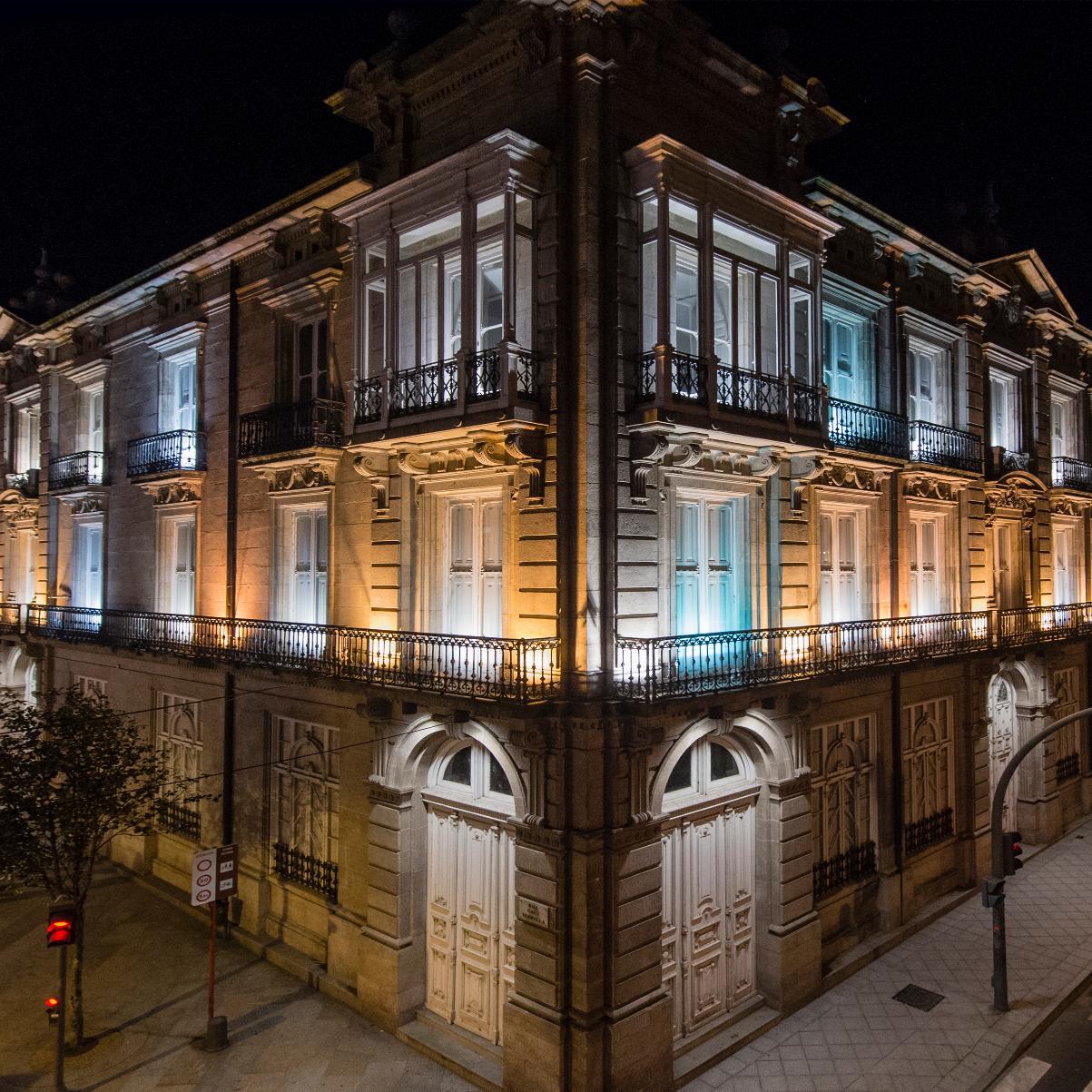 O Centro Cultural Marcos Valcárcel da Deputación de Ourense adícase a actividades culturais e artísticas.
