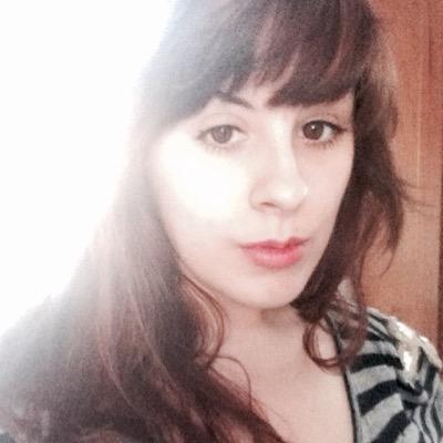 Pasiva del Twitter - Activa del Facebook. Me especializo en solteros y trágicos . Me especializo en terapias holisticas. Sailor Scout de medio Tiempo.