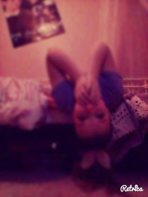 EdmondsEllise's profile picture. love everyone/not lezbo