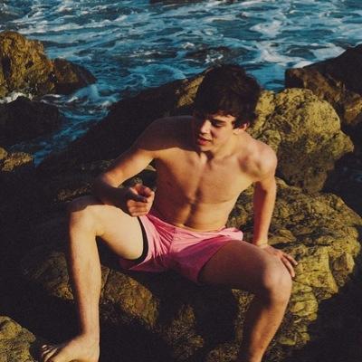 freakinghayes's profile picture. somehow I'm in love with a guy named 2000 boston 3/12