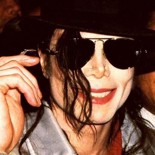 Michaellovelove's profile picture. Eu sou apaixonada pelo Michael Jackson eu amo Paris, Prince e Blanket  Believe meu sonho é comnhecer Neverland e lá poder ficar lembrando do meu Rei MJ