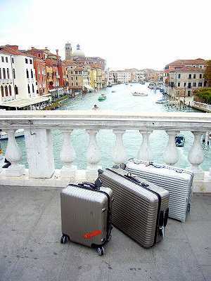 兵庫県の株式会社シーズカンパニーです。ドイツからRIMOWA(リモワ・リモア)旅行カバンを直輸入してます♪ RIMOWAの輸入は今年で9年目になります。私自身も4個のRIMOWAで旅を楽しんでますよ。RIMOWAに関する質問は大歓迎です。お気軽にどうぞ♪
http://t.co/hwarkx3ob2