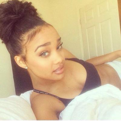 MakeMeThirst_'s profile picture. Make Me Thirsty is a page design to show off woman around the world! DM or send snap chats beautiful selfies to be posted for the world to see ladies!