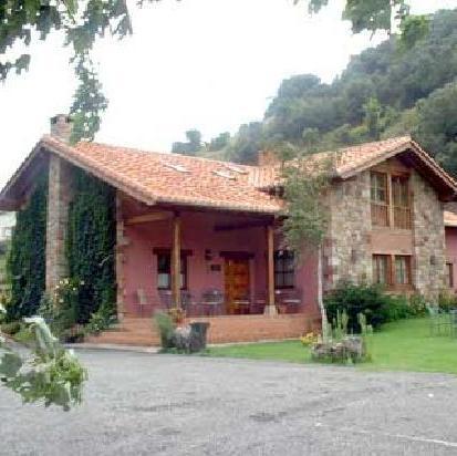 Hotel rural en el corazón de los Picos de Europa (Cantabria). Certificada con la Q de Calidad Turística.