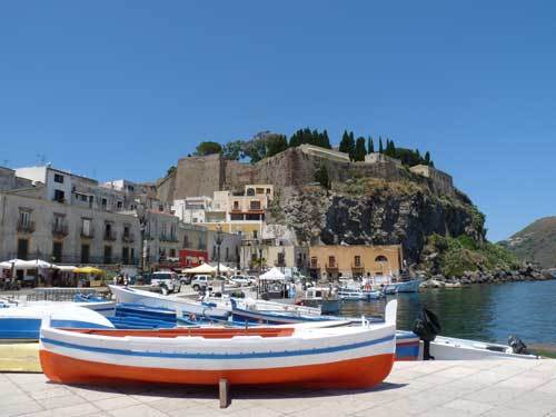 Italy, history, Bath, travel, ballet, opera, art.
Travel writer & Italy consultant (Clive Myrie's Italian Road Trip, BBC 2)
London - Venice - Italian islands