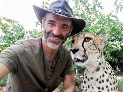 Explorador y apasionado de los viajes. Naturalista en África. Aventurero de corazón. Propietario de Ankawa Safari Ltd y fundador de la ONG Tribu Kifaru.