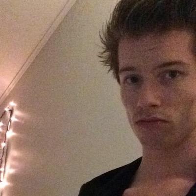 KnutA92's profile picture. Fotball, musikk/gitar og Manchester United! Teknisk prosjektleder for HRP og ingeniør innen energi og miljø. Keepin' it real since 92!