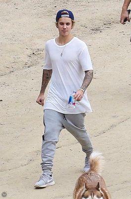 swagbbyjustin's profile picture. justin saved my life. his music helps me through the day.