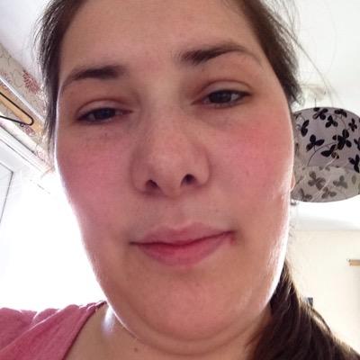 hi my name is Sarah I'm 25 with 2 beautiful children in very sociable and get on with everyone so if your up for a chat then please chat