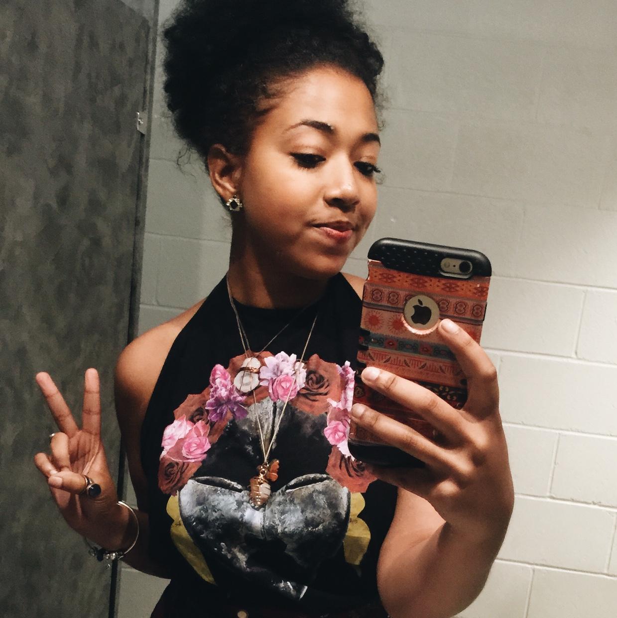 packlight_'s profile picture. Back. Now, I’m just watching my flowers grow🌱