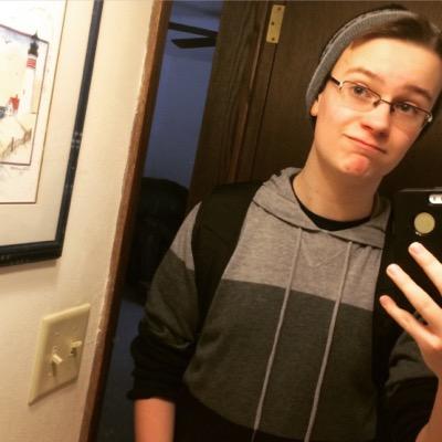 askquestions326's profile picture. 