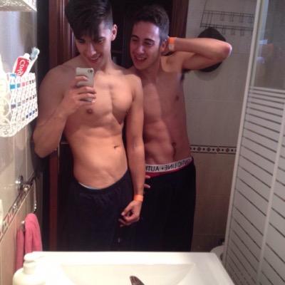 albertoizkierdo's profile picture. echando humo desde el 96 cachimba como forma de mi vida