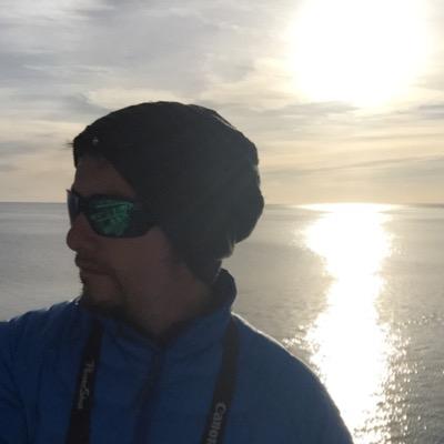 Ingeniero... siempre pensante, critico, convencido que todo puede cambiar y todo puede ser mejor. Twitter personal