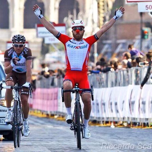 Ciclismo, Cinema e tuti l'ati sturiellet.
Su Twitter anche @alventomagazine