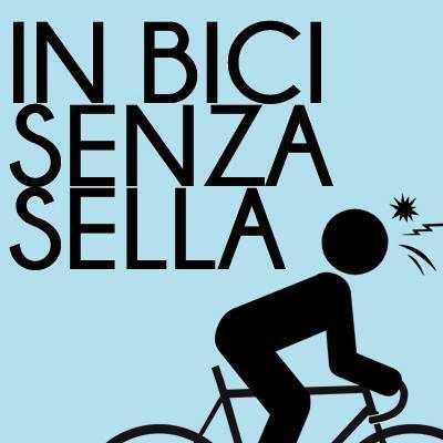 Senza sella! In piedi, a spingere sui pedali, perchè la salita è lunga e sedersi fa troppo male.