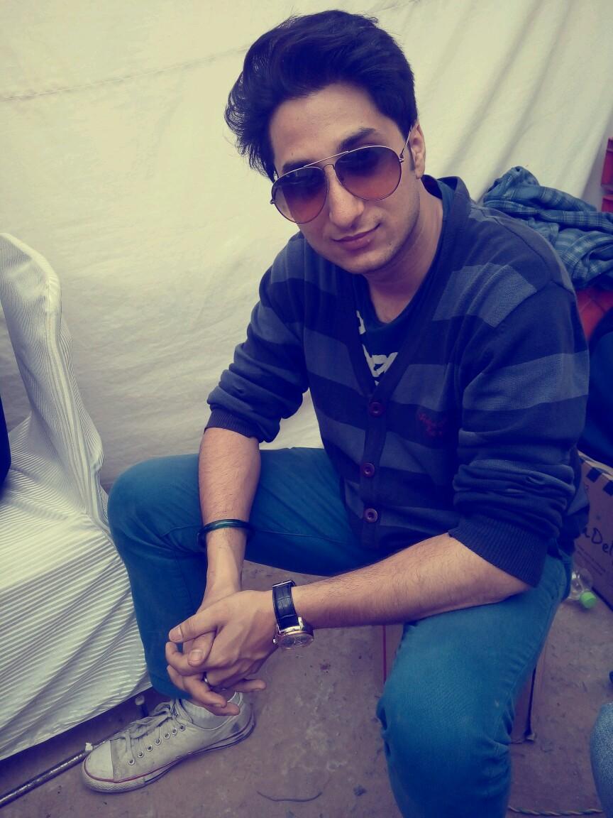 architgandotra's profile picture. Music Freak , Skateboarder.....!!!