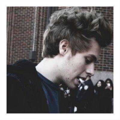 Follow @HOODSILLEGAL instead! ✫ ✧ (SPAM ACC AND FREE FOLLOW)