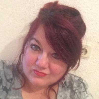 Rood_Loeder's profile picture. Rotterdamse dame met brede interesse ,heeft eigen mening,frisse kijk op de wereld en is assertief : buiten dit alles ook nog dochter van en een moeder