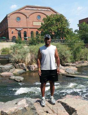 darrellthomas52's profile picture. 