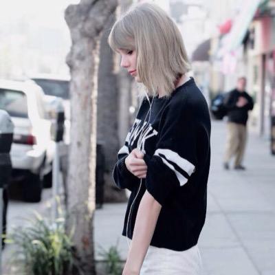 Sorry for being inactive, please don't unfollow. i'll be right back;() ~ Instagram : cakessswift_ Vine : tswiwzled