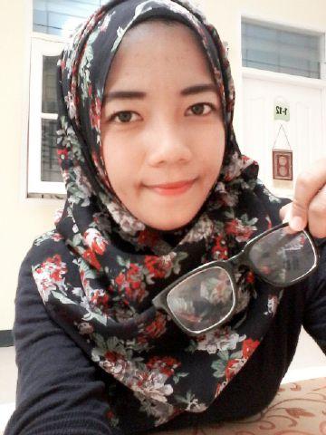 mimingnovita's profile picture. Economic education University of Riau 11