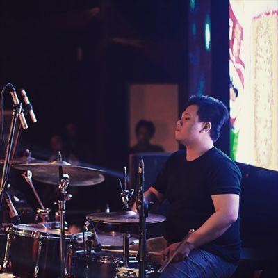 drummboyy @vulcanic_band|part of @amo_amikom|drummer RevivEyk|RevivE management|for the love of god|jesus christ|♥GOD,GOD is my evrything|