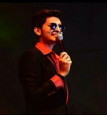 Biggest fan of Darshan Raval. It's a fan account for all darshan's fans..follow him on @DarshanRavalDZ