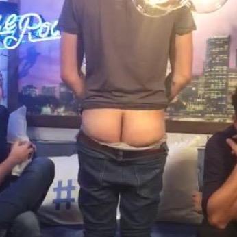 @andyclemmensen should show his butt more offen