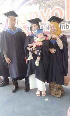 yan_dyana's profile picture. Daughter. Sister. Girlfriend.Wife. Mother. Smartass. Bebeh poreber goal.