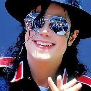I'm a girl who loves and miss Mj a lot.He inspired the world with his  sweet songs. If i get another life i want to meet him  .Love to Michael BABY