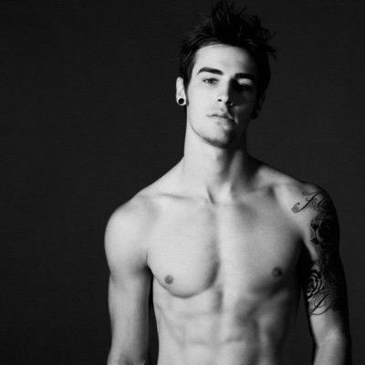 FlirtyJames's profile picture. ---