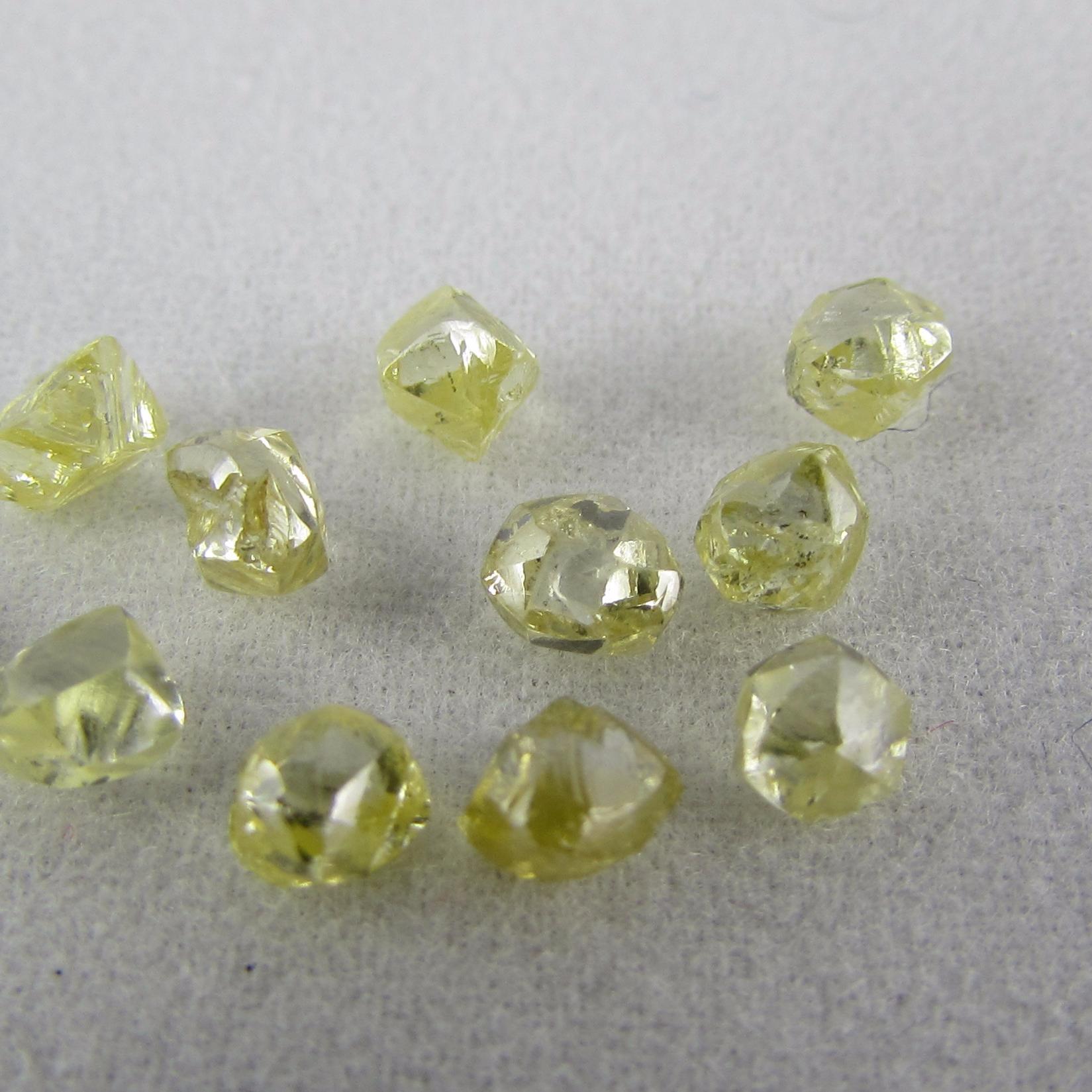 Beautiful natural rough diamonds for jewelry designers.