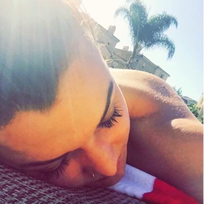 amandaasearss's profile picture. Philippians 4:13; hakuna matata; caaaliiiforniaa