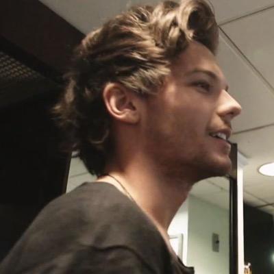 it's free follow from @idkwbutlouis, follow she pls.♕