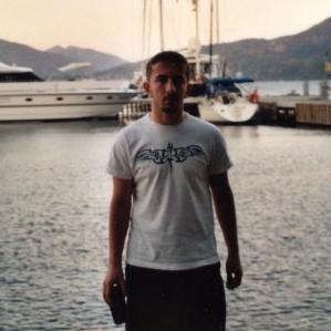Love football, cars and gadgets. Online marketing manager SEO