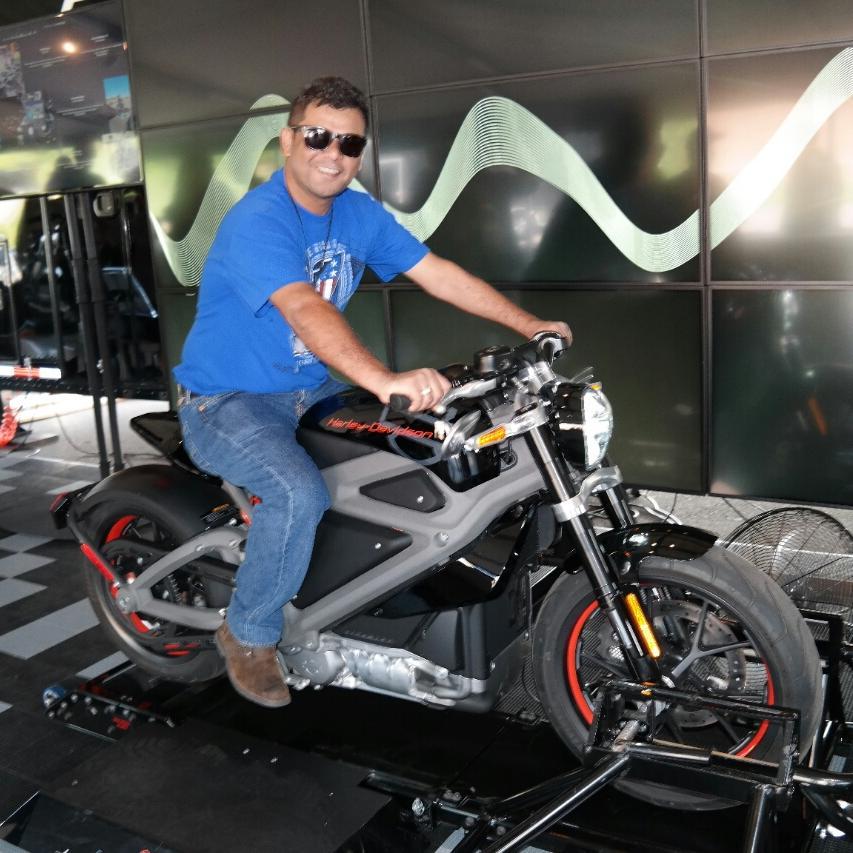 On two wheels, I reject authority, derive freedom from conditioning, and murmur choiceless awareness into the wind : Shomisms
