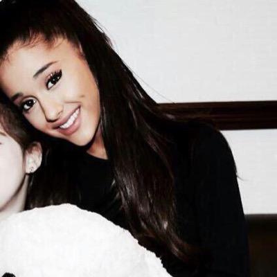 diariesari's profile picture. i speak fluently in sarcasm & fangirl.