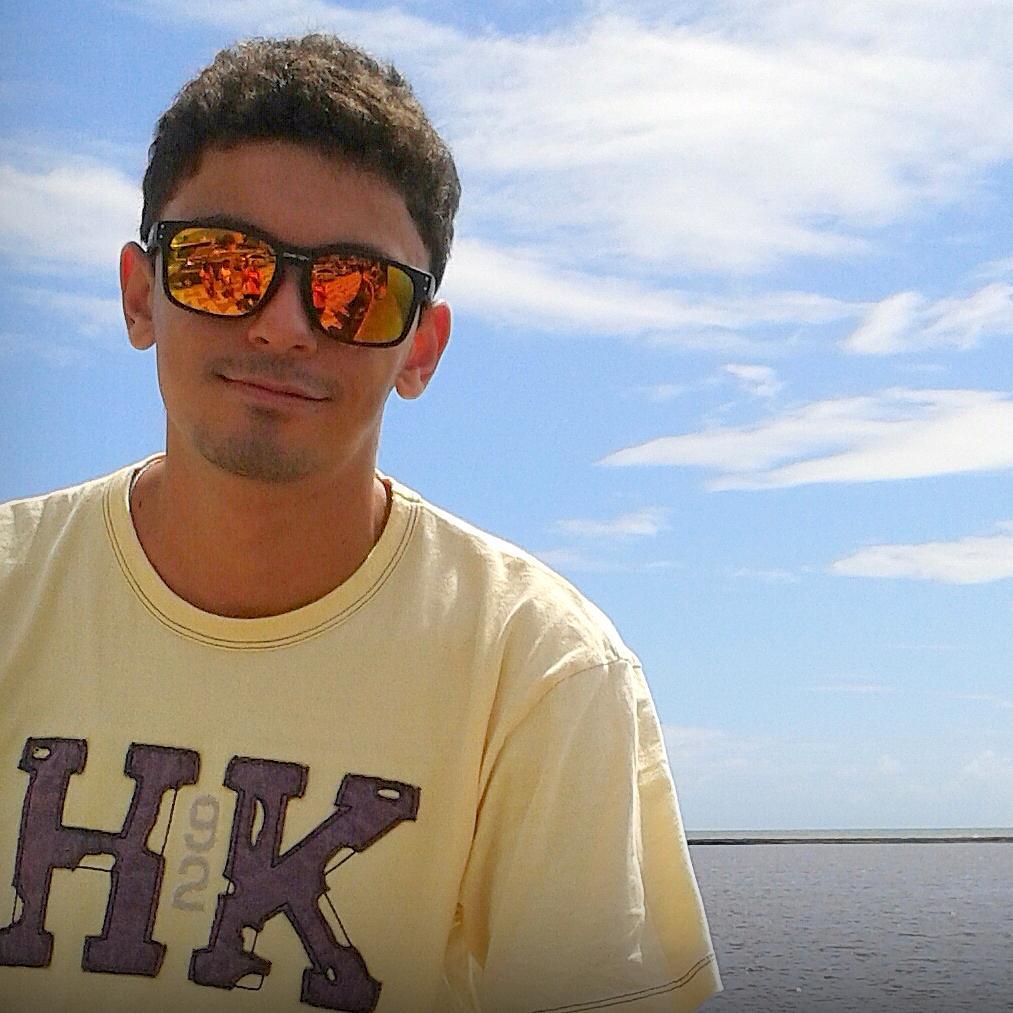 Simples, gosto de viajar, estudo Direito, natural de Janaúba, solteiro, Cruzeirense, admirador de violão.
