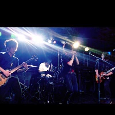 神戸で結成のエモーショナルロックバンドBlow one's mind Vo. yuki @rockand49 Gt. ryota @cheke_ryou Dr. yasuhiro @merkmal_drgt569 神戸中心に活動 ライブ情報随時更新