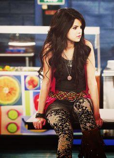 Hi... Alex Russo.... My Best Friend Is Harper... I Have Two Brother Justin And Max .... #Single