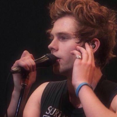 bananaashtom's profile picture. free follow from @the5sosdonut