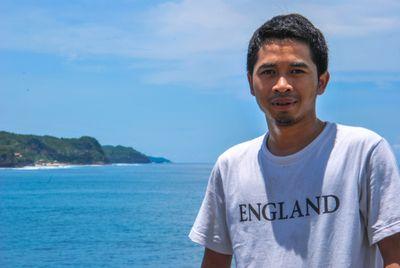 amintomend's profile picture. simple..............