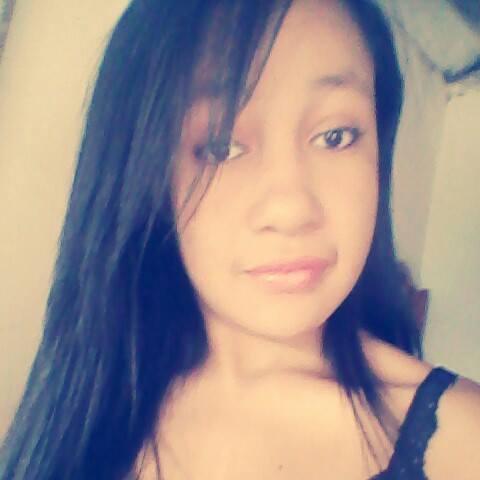 ≈→ aquela que acorda, depois de um sonho;
≈→ levanta, depois de um tombo;
≈→ sorri depois de uma grande decepção;♥